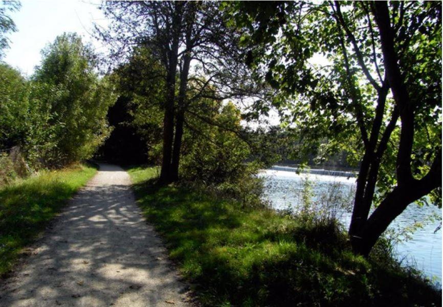 ホテルCamping Du Plan D'Eau **** Saint-Yrieix-sur-Charente エクステリア 写真