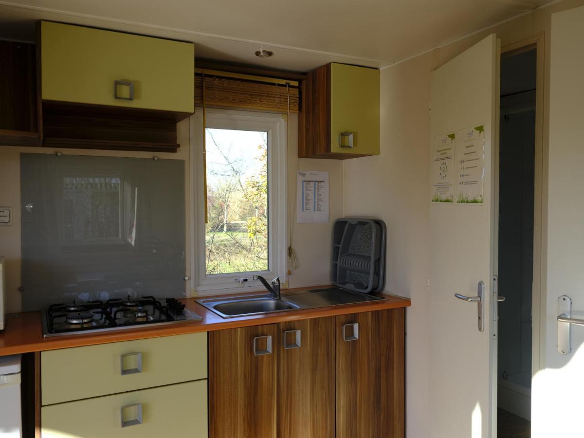 ホテルCamping Du Plan D'Eau **** Saint-Yrieix-sur-Charente エクステリア 写真