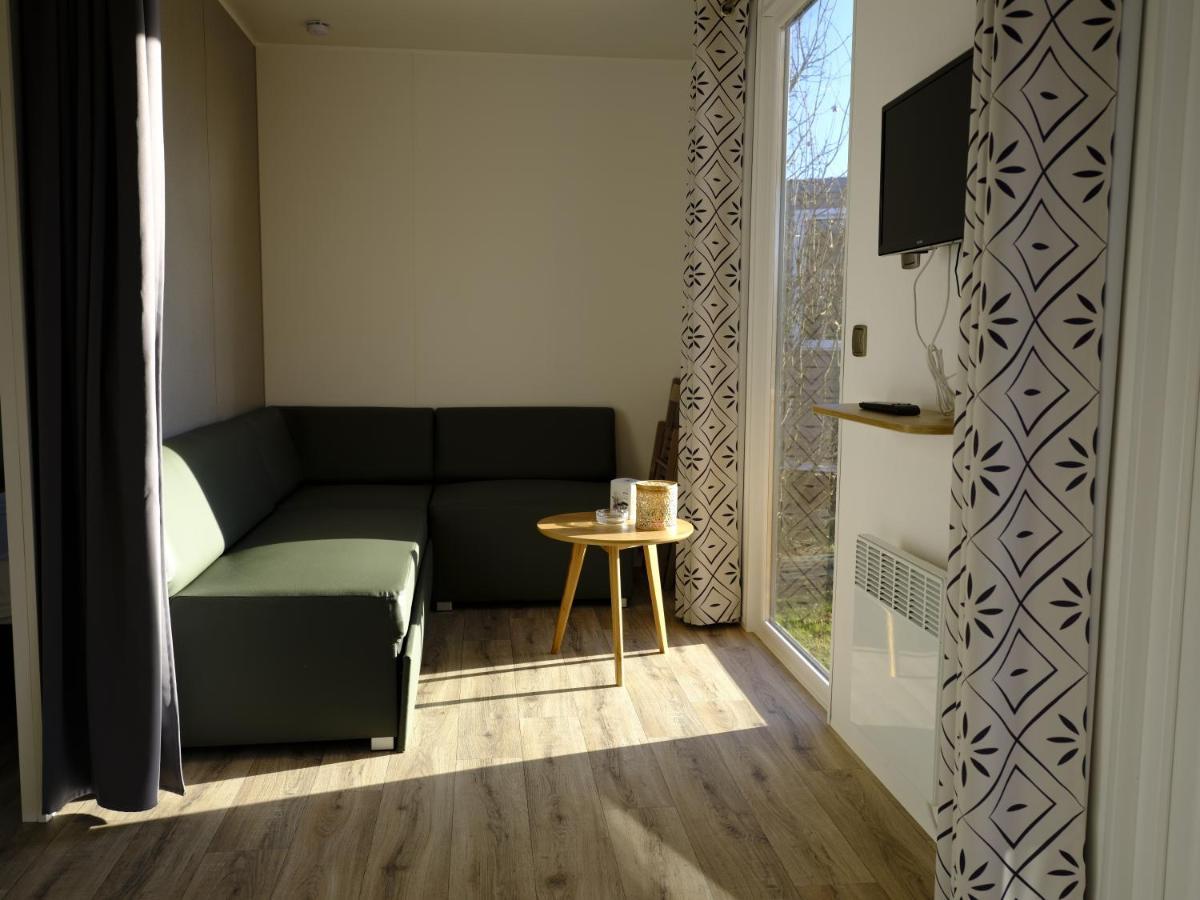 ホテルCamping Du Plan D'Eau **** Saint-Yrieix-sur-Charente エクステリア 写真