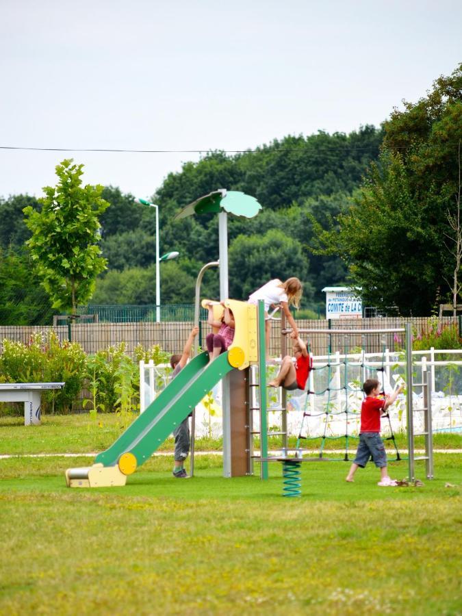 ホテルCamping Du Plan D'Eau **** Saint-Yrieix-sur-Charente エクステリア 写真
