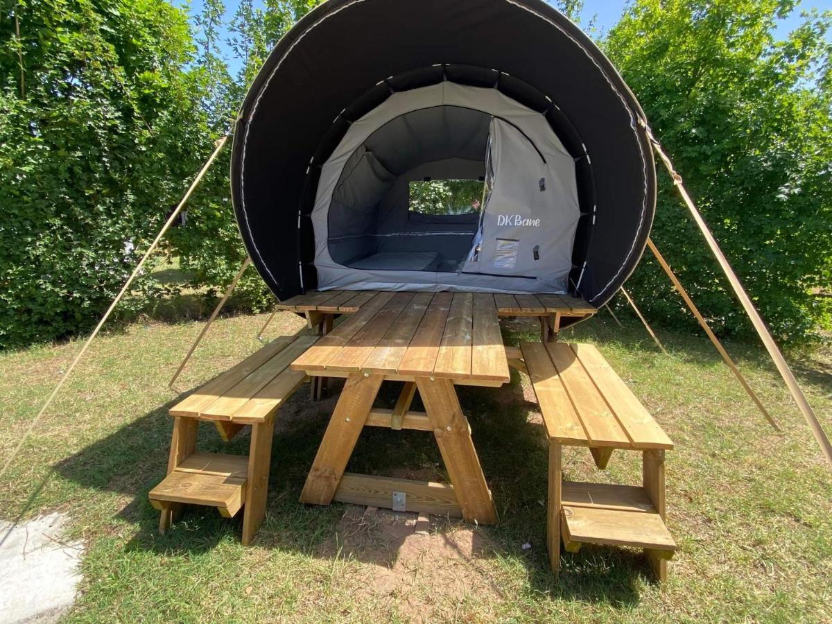 ホテルCamping Du Plan D'Eau **** Saint-Yrieix-sur-Charente エクステリア 写真