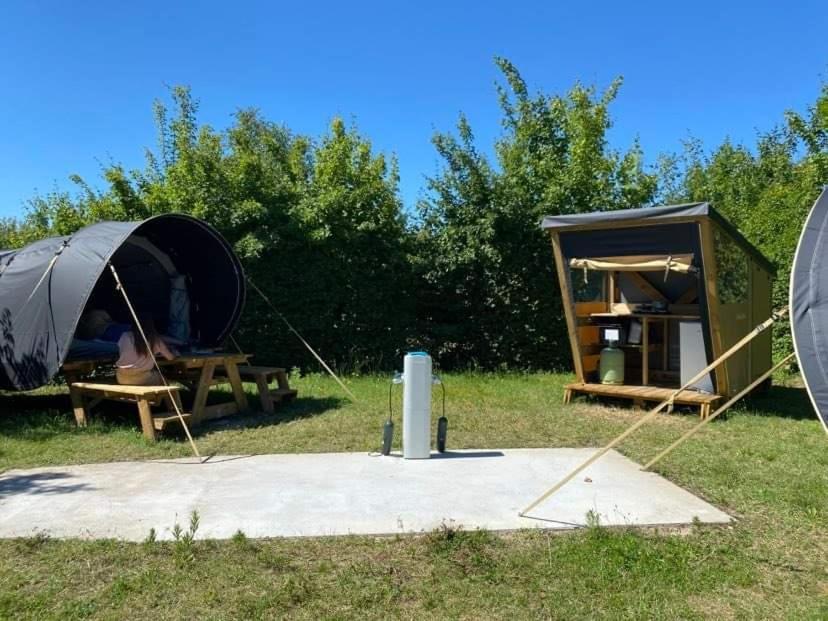 ホテルCamping Du Plan D'Eau **** Saint-Yrieix-sur-Charente エクステリア 写真