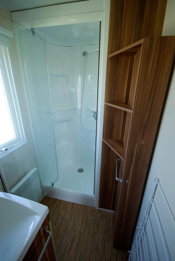 ホテルCamping Du Plan D'Eau **** Saint-Yrieix-sur-Charente エクステリア 写真