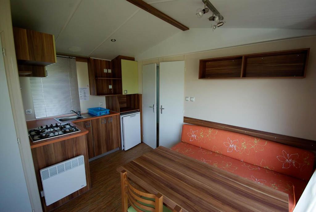 ホテルCamping Du Plan D'Eau **** Saint-Yrieix-sur-Charente エクステリア 写真